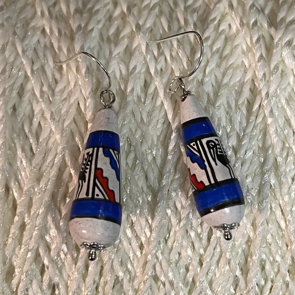 Vintage Peruvian Hand Painted Beaded Tear Drop Earrings Silver Tone French Hooks - Picture 3 of 3